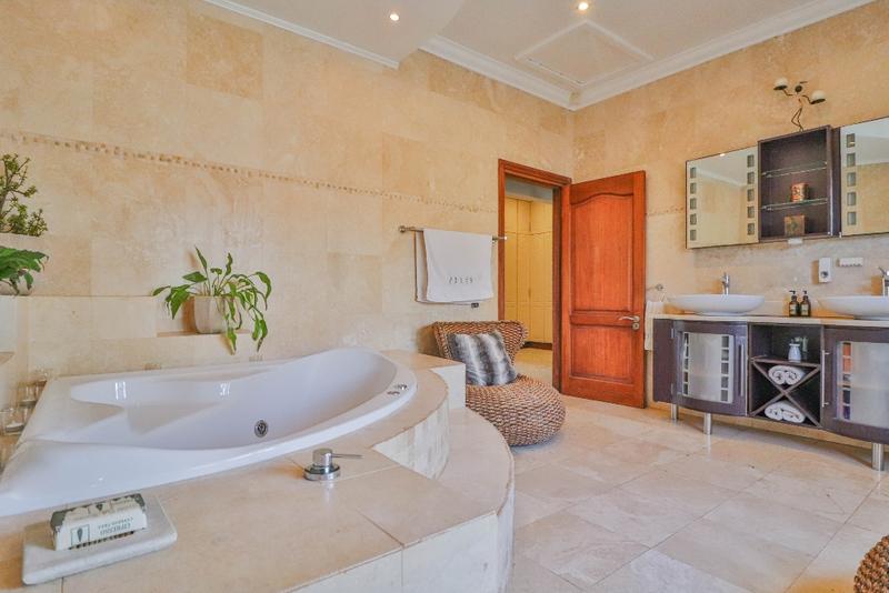 5 Bedroom Property for Sale in Linkside Western Cape